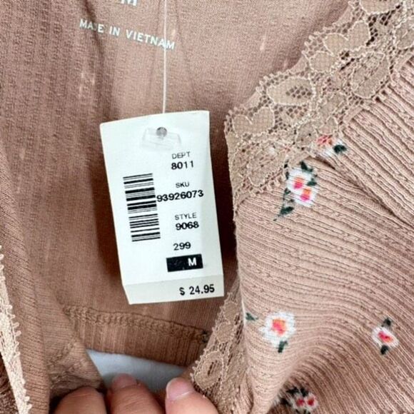 NWT Aeropostale Floral Crisscross Lace Cropped Cami tank top crop Medium - Picture 5 of 11